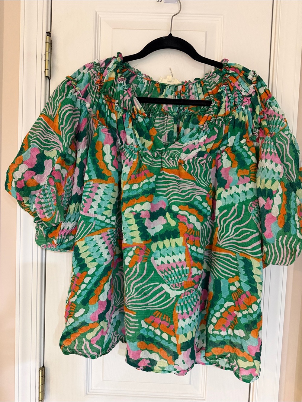 Entro Women's Green Abstract Print Puff-Sleeve V-neck Top, Size M